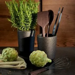 Rosendahl RÅ Bestikkholder Støpejern H15,5 Cm 7 Rosendahl RÅ Bestikkholder Støpejern H15,5 Cm -Köksknivar Försäljning 2022 23109 23111 23110 23114 23113 01 1 1