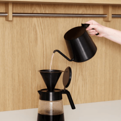 Stelton Nohr Gooseneck Vannkoker 1l. Kommer Mai -23. -Köksknivar Försäljning 2023 03 08 10 50 34