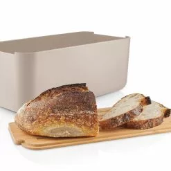 Eva Solo Brödlåda Sand 9 Liter. Kommer Juni -23. -Köksknivar Försäljning 520361 bread bin sand 2 1920x886 1