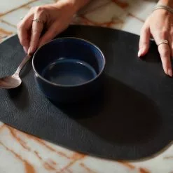 Aida Raw Dining Pieces I Återvunnet Läder Svart 2 St -Köksknivar Försäljning csm raw 15495 15743 environment 2020