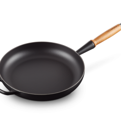 Le Creuset Stekpanna M / Trähandtag Matt Svart 28cm