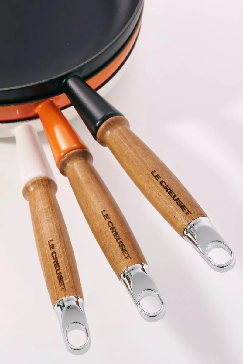 Le Creuset Stekpanna M / Trähandtag Matt Svart 28cm 4 Le Creuset Stekpanna M / Trähandtag Matt Svart 28cm - Bild 4