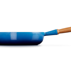 Le Creuset Sautepanne M/ Trehåndtak Azure 28cm -Köksknivar Försäljning lc 20220707 hl ps fs 20259282200422 003 1