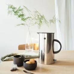 Stelton EM77 Vannkoker Blank 1,5 L. 12 Stelton EM77 Vannkoker Blank 1,5 L. -Köksknivar Försäljning ls 891 em77 electric kettle steel 2