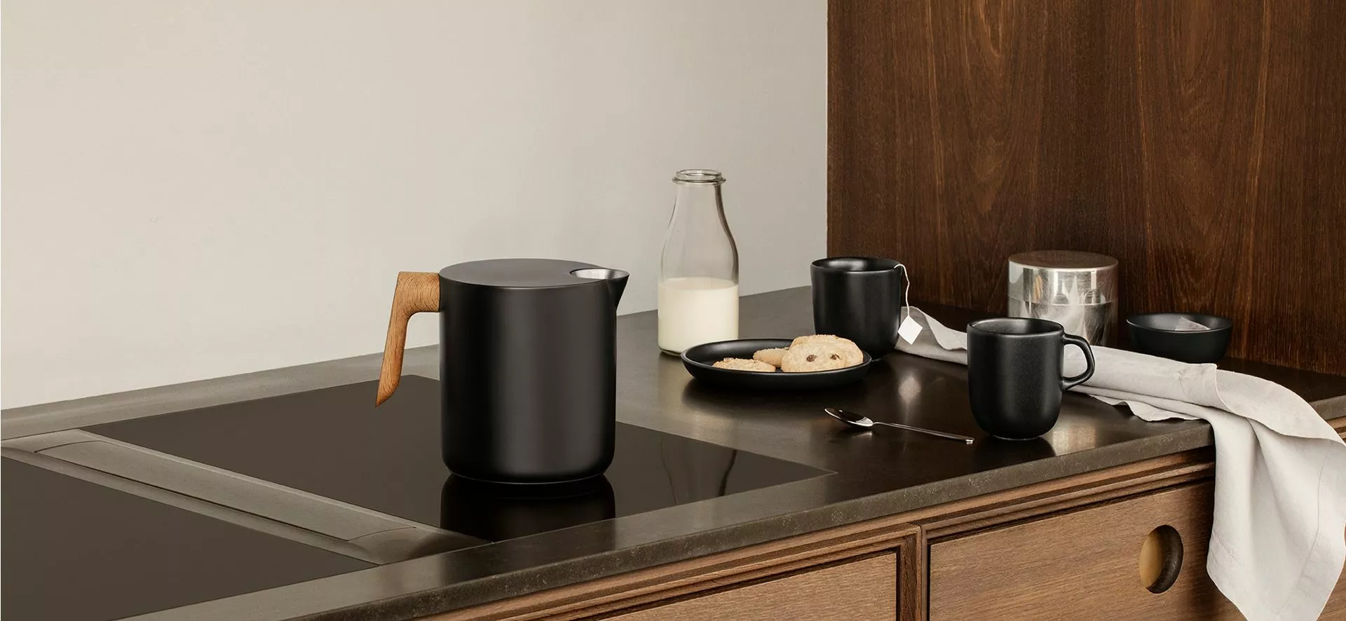 Eva Solo Nordic Köksvattenpanna För Induktion Svart 1L. Kommer Maj -23. 2 Eva Solo Nordic Köksvattenpanna För Induktion Svart 1L. Kommer Maj -23. - Bild 2