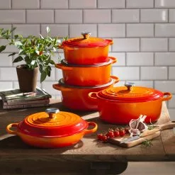 Le Creuset Rund Gryte Volcanic 24cm 4,2l -Köksknivar Försäljning rs1939 le creuset volcanic range portrait 10026 lpr 1 1