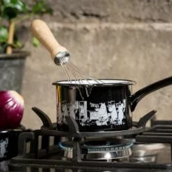 Mumin Emaljerad Såspanna Med Tut (0,8 L) -Köksknivar Försäljning screenshot 135 2